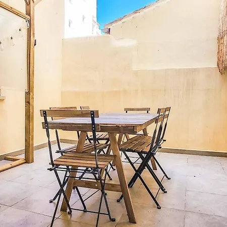 Retreat With Balcony, Steps To Rems Apartment