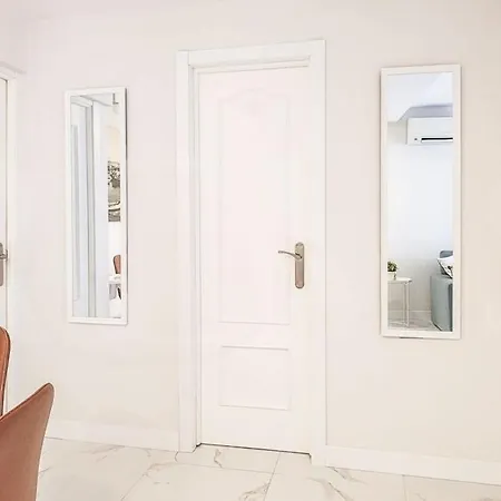 Retreat With Balcony, Steps To Rems Apartment