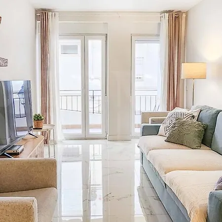 Retreat With Balcony, Steps To Rems Fuengirola